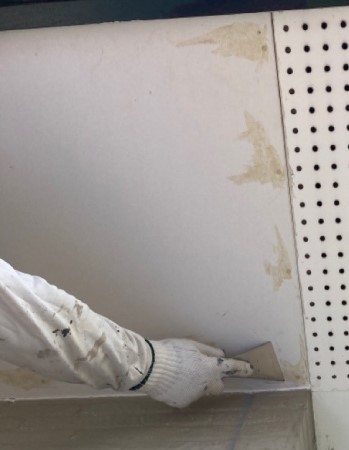 軒天　パテ処理